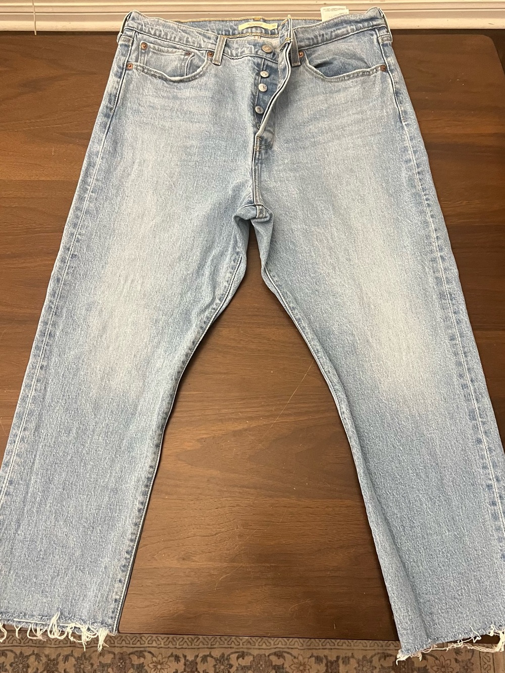 Levi's Light Wash Women’s Jeans - Classic Straight Fit - Picture 2 of 3